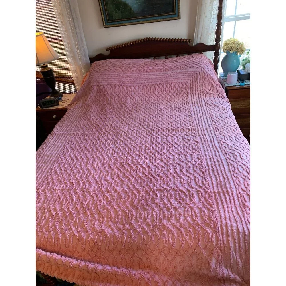 Vintage Pink Chenille Bedspread With Textured Swirl Pattern - 87 x 100 Inches